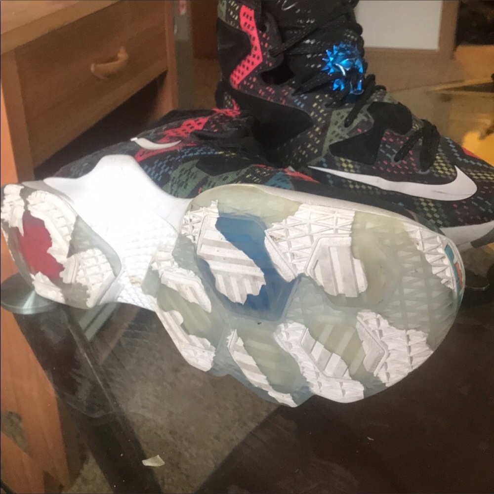 Lebron XIII Black History Month Nike’s size 11 EUC - Picture 4 of 4